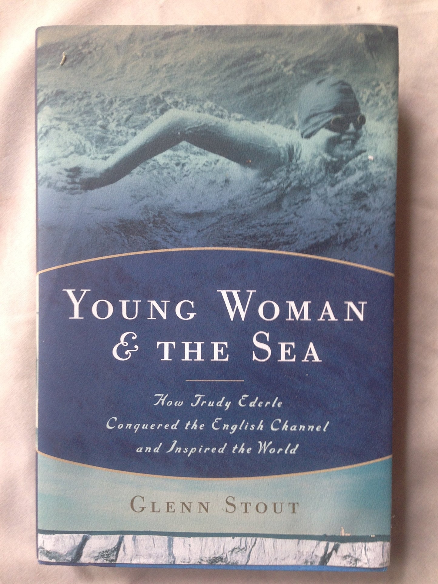 Young Woman and the Sea: How Trudy Ederle Conquered the Engl