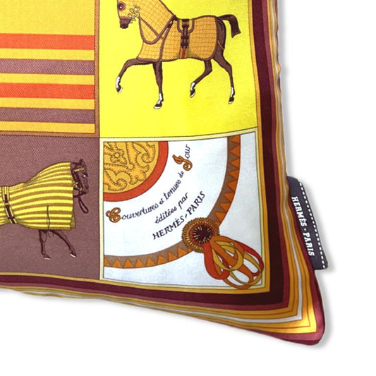 Couvertures Nouvelles Vintage Silk Scarf Pillow 17"