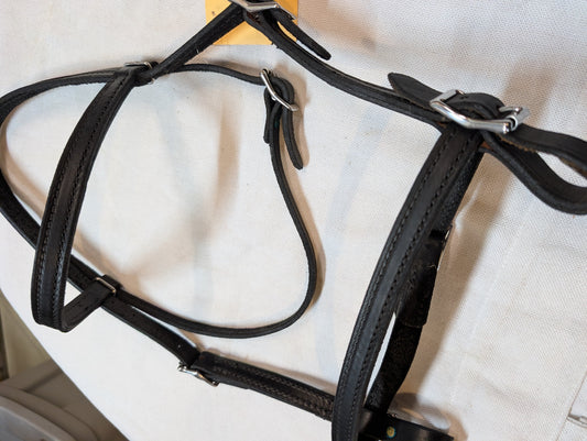 Black Leather Horse Headstall with Built-In Cavesson Noseband