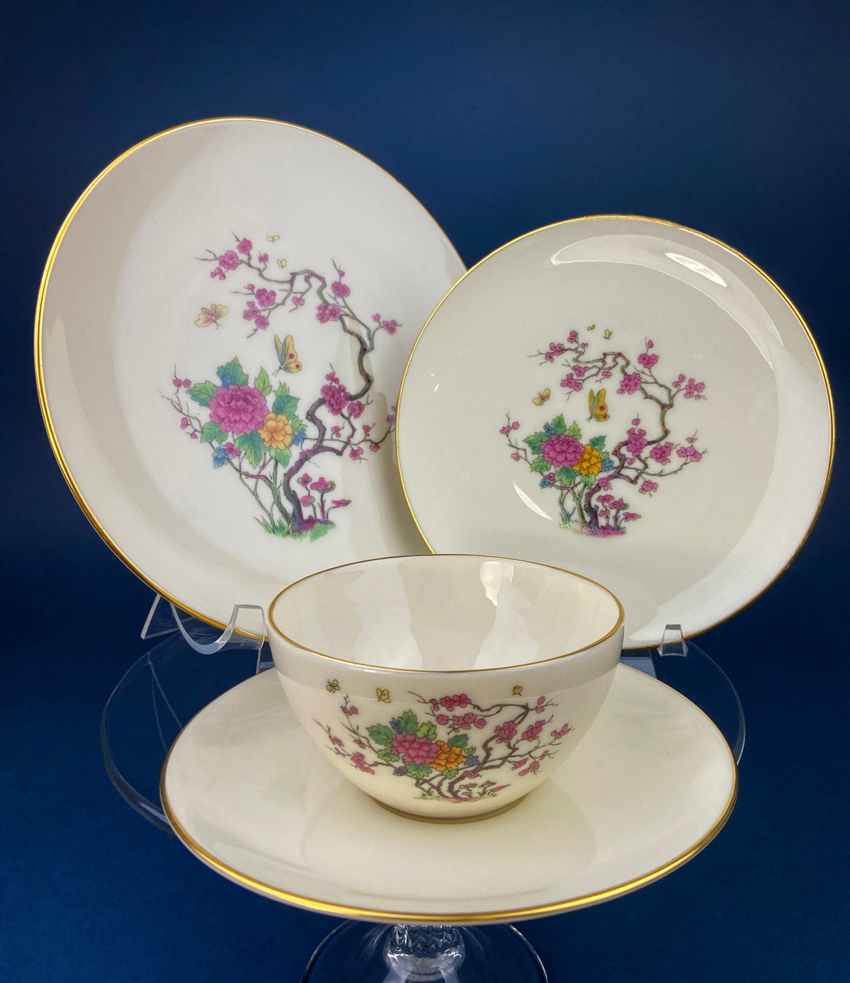 Lenox Tea Cup & Saucer. Creamy White with Gold Rim Tea or Coffee Set. Olympia by Lenox. Porcelain Made in the USA.