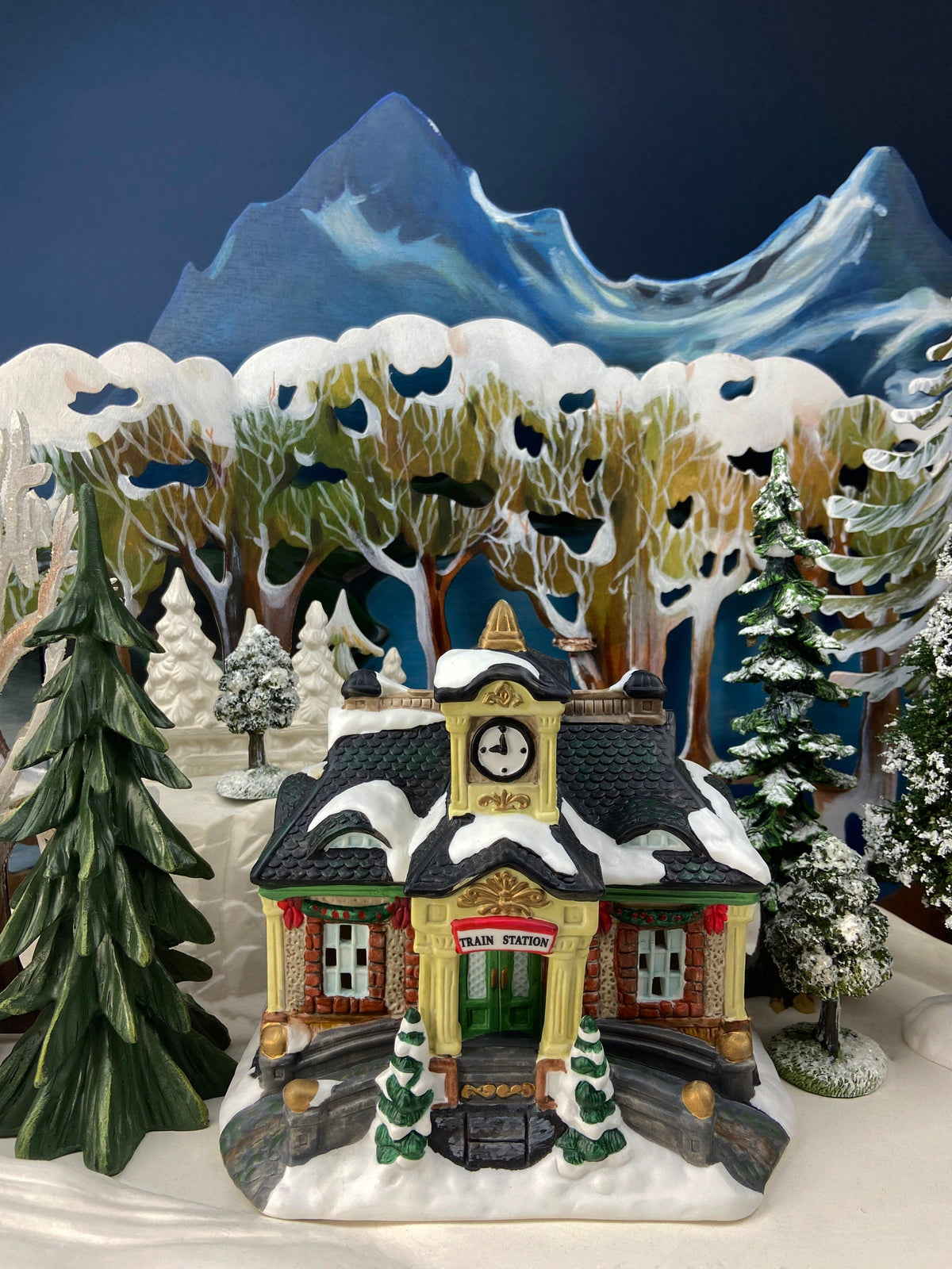 Department 56 Apple Valley School, New England Village Series