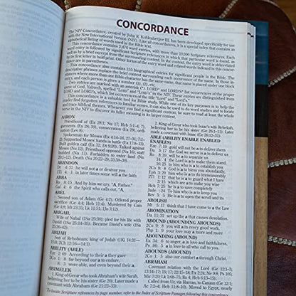 The Chronological Study Bible: New King James Version by Tho