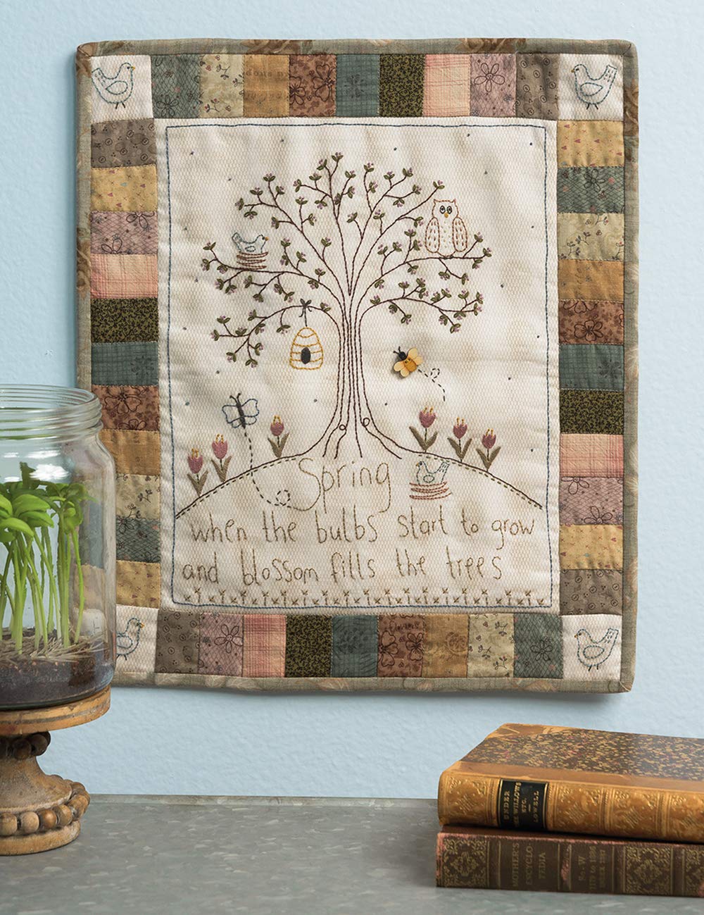 Lynette's Best-Loved Stitcheries: 13 Cottage-Style Projects