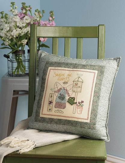 Lynette's Best-Loved Stitcheries: 13 Cottage-Style Projects