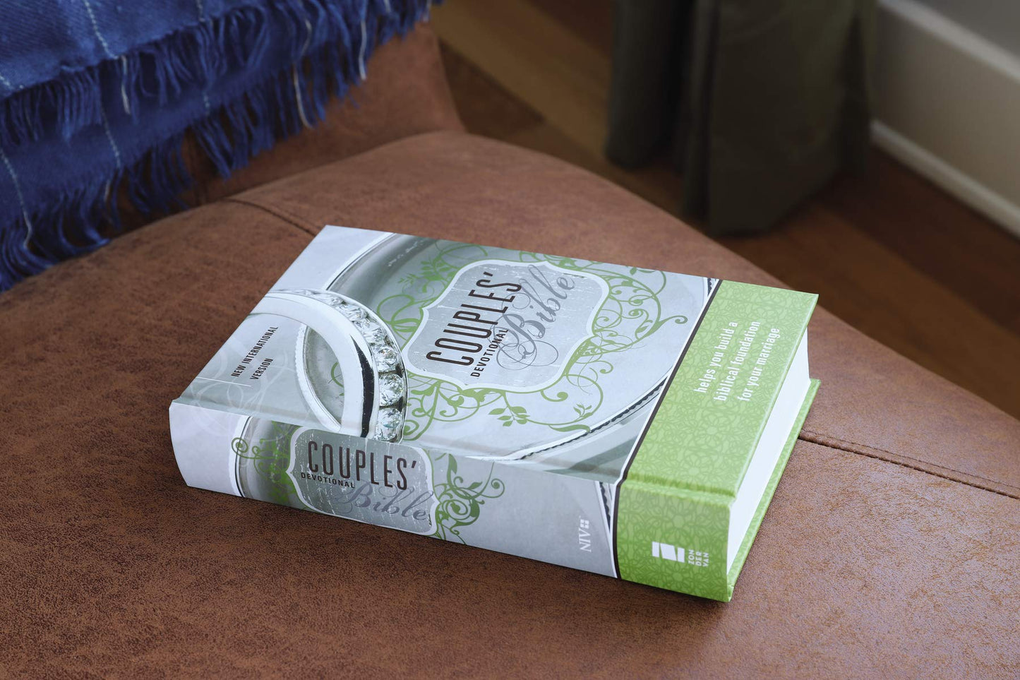 NIV, Couples' Devotional Bible, Hardcover by Zondervan