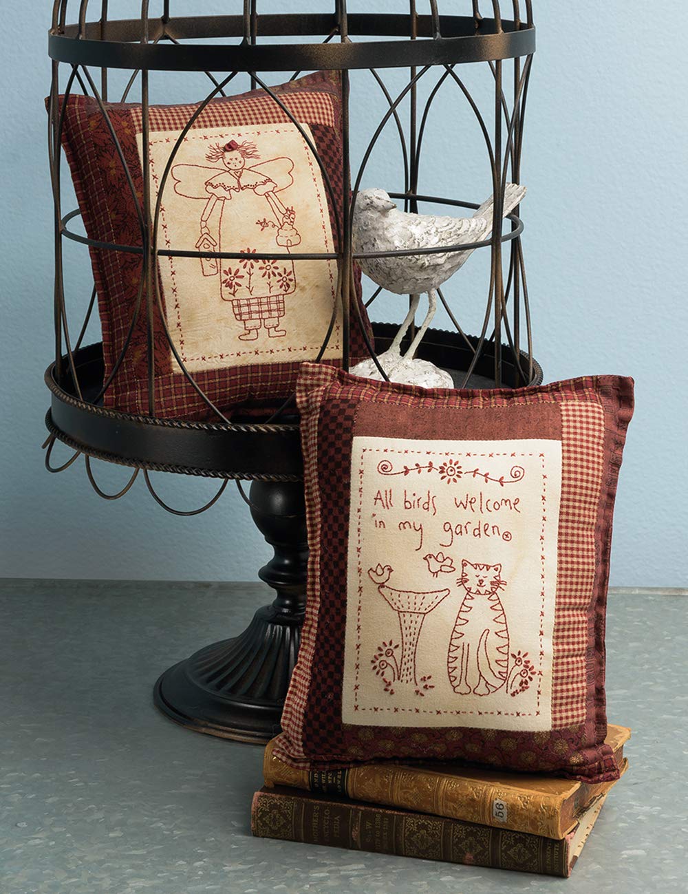 Lynette's Best-Loved Stitcheries: 13 Cottage-Style Projects
