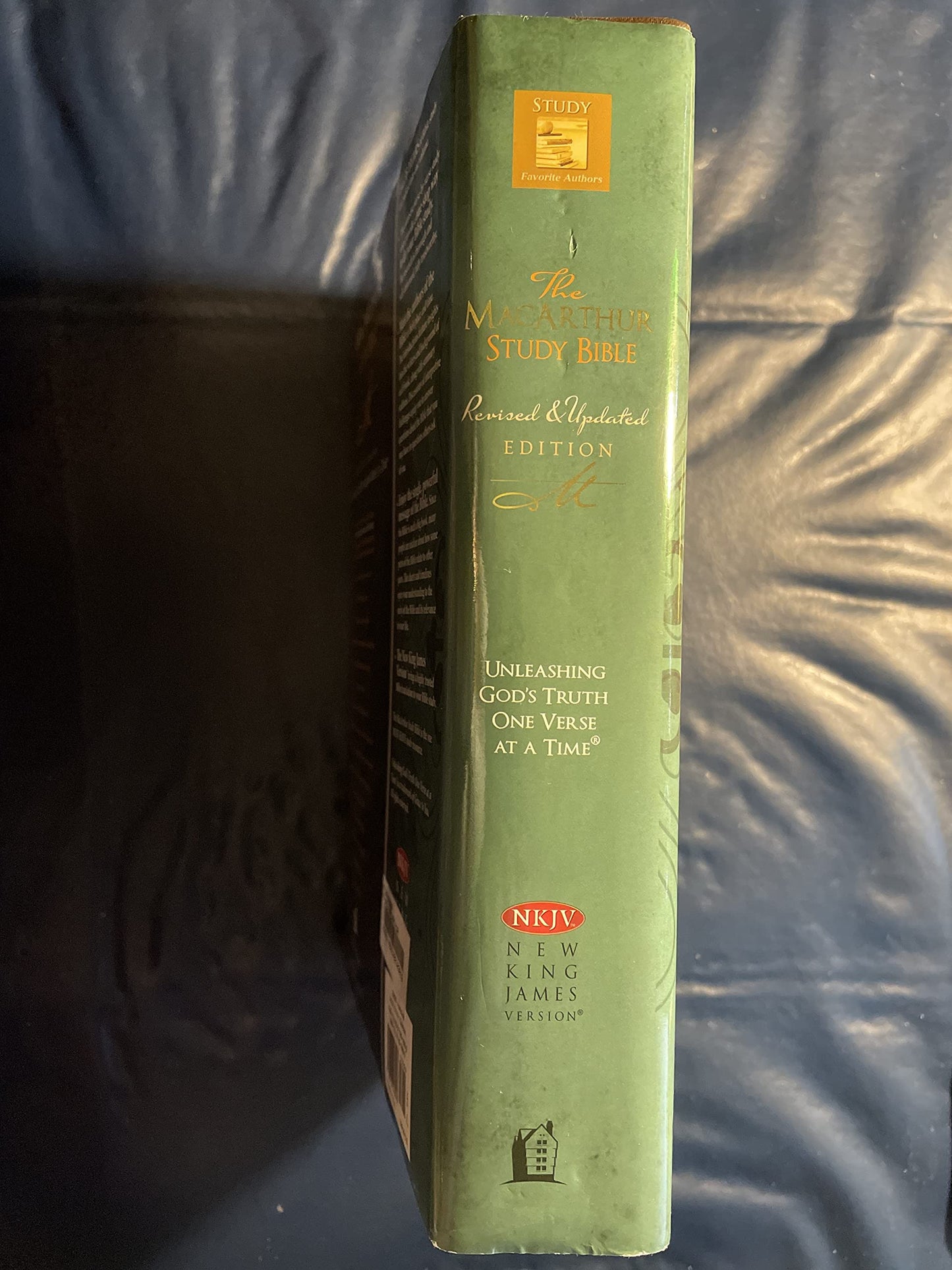 The Macarthur Study Bible: New King James Version by John Ma