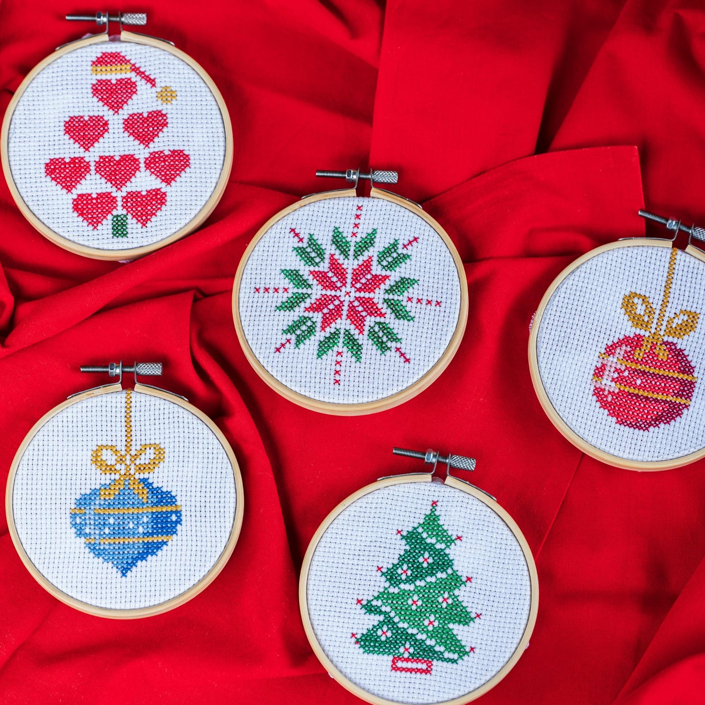 101 Christmas Minis, Book 2-Packed with Traditional Holiday