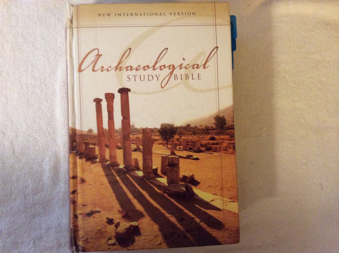 NIV, Archaeological Study Bible, Hardcover: An Illustrated W