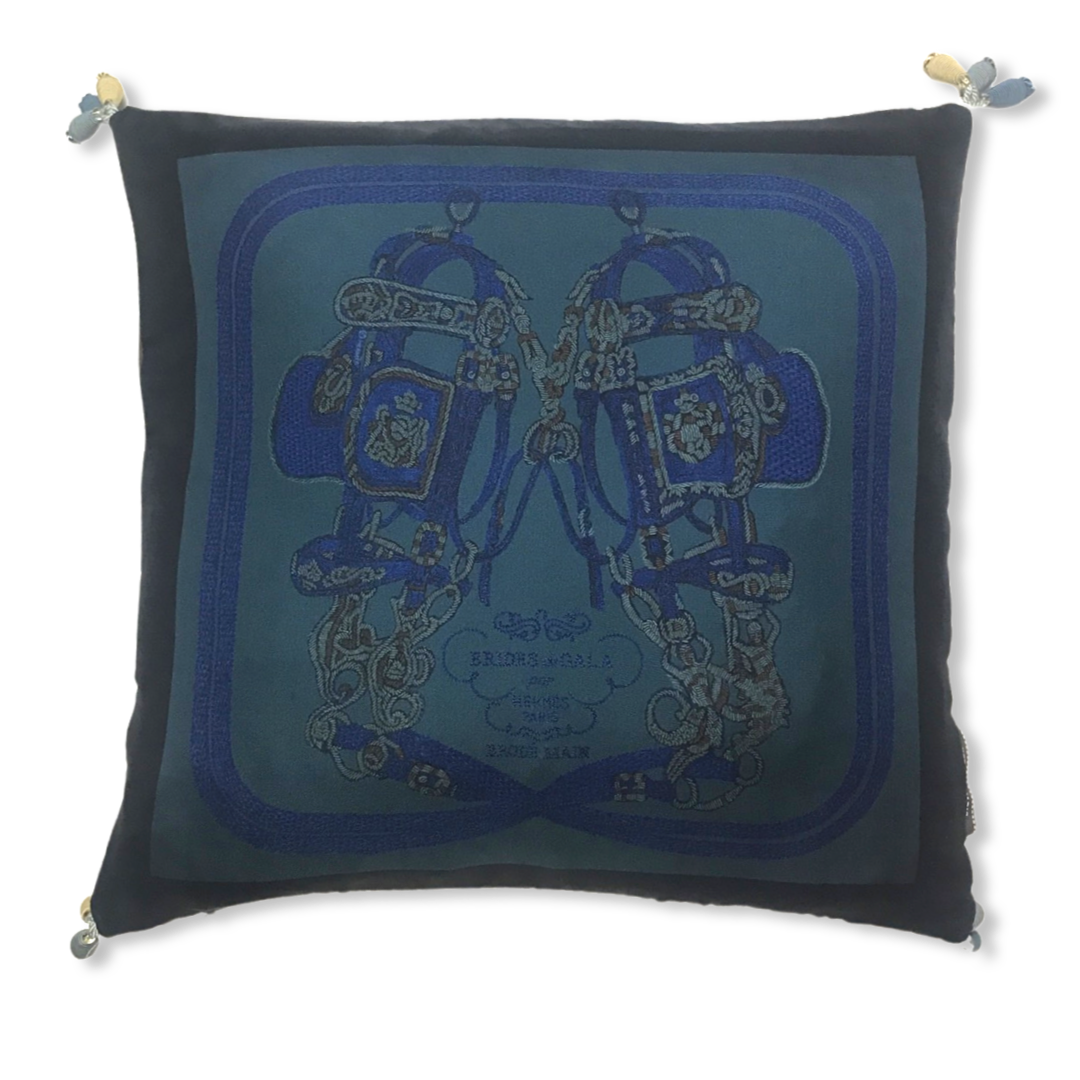 Brides de Gala Brodé Main Vintage Silk Scarf Pillow 17"