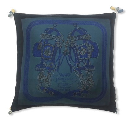 Brides de Gala Brodé Main Vintage Silk Scarf Pillow 17"