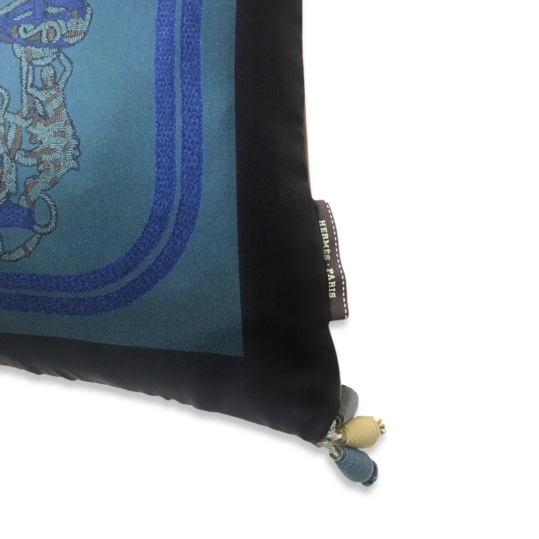 Brides de Gala Brodé Main Vintage Silk Scarf Pillow 17"