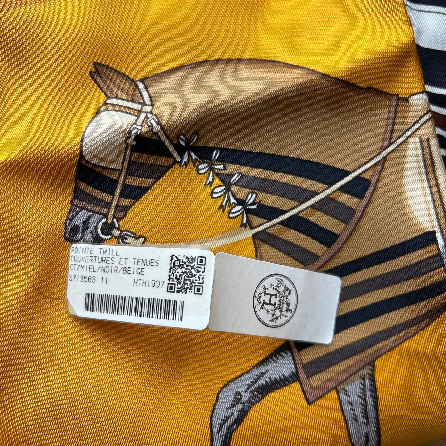 Couvertures et Tenues du Jour Vintage Silk Scarf & Cashmere Throw Blanket