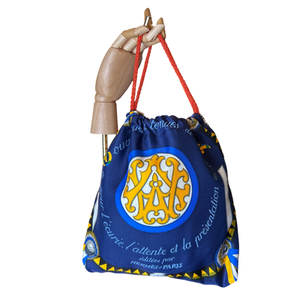 Couvertures et Tenues du Jour Blue Vintage Silk Scarf Drawstring Crossbody Bag