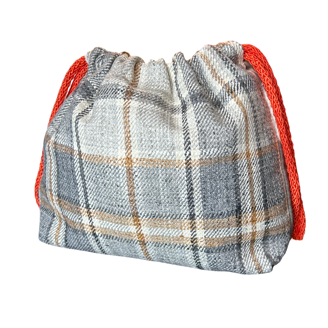 Couvertures et Tenues du Jour George V Vintage Silk Scarf Drawstring Crossbody Bag