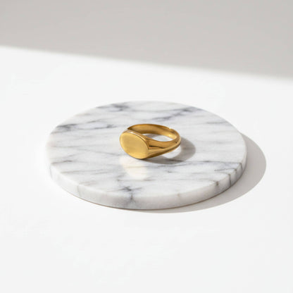 Narrow Oval Signet Ring | Pendo