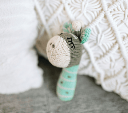 mini rattle | ami the giraffe