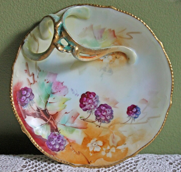 Antique Dessert Plate with Hand-Painted Strawberries. Hutschenreuther Porcelain, 1914. Modern Farmhouse, French Country. Collectible.