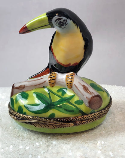 Mom and Baby Elephants Vintage Retired Limoges Miniature Box. Collectible Porcelain & Brass Trinket Ring Pill Box. African Safari Design.