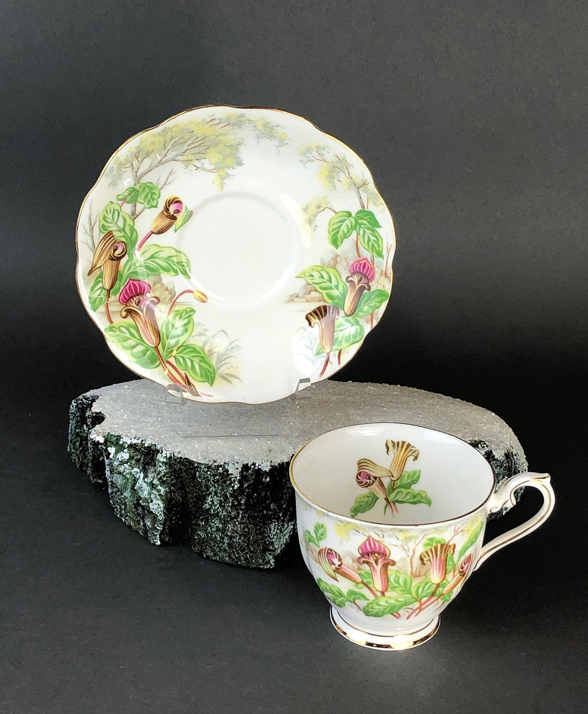 Royal Albert Teacup & Scalloped Saucer – Jack-in-a-Pulpit Tea Set