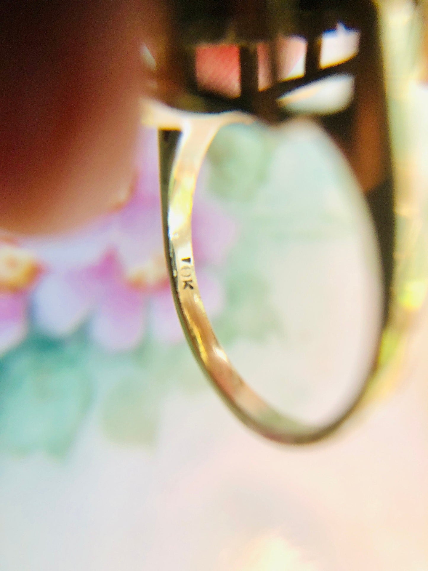Vintage 10k Gold Cluster Ring with 13 Opal Stones.