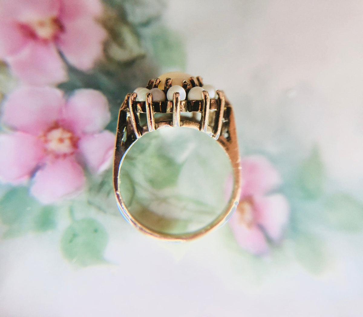 Vintage 10k Gold Cluster Ring with 13 Opal Stones.