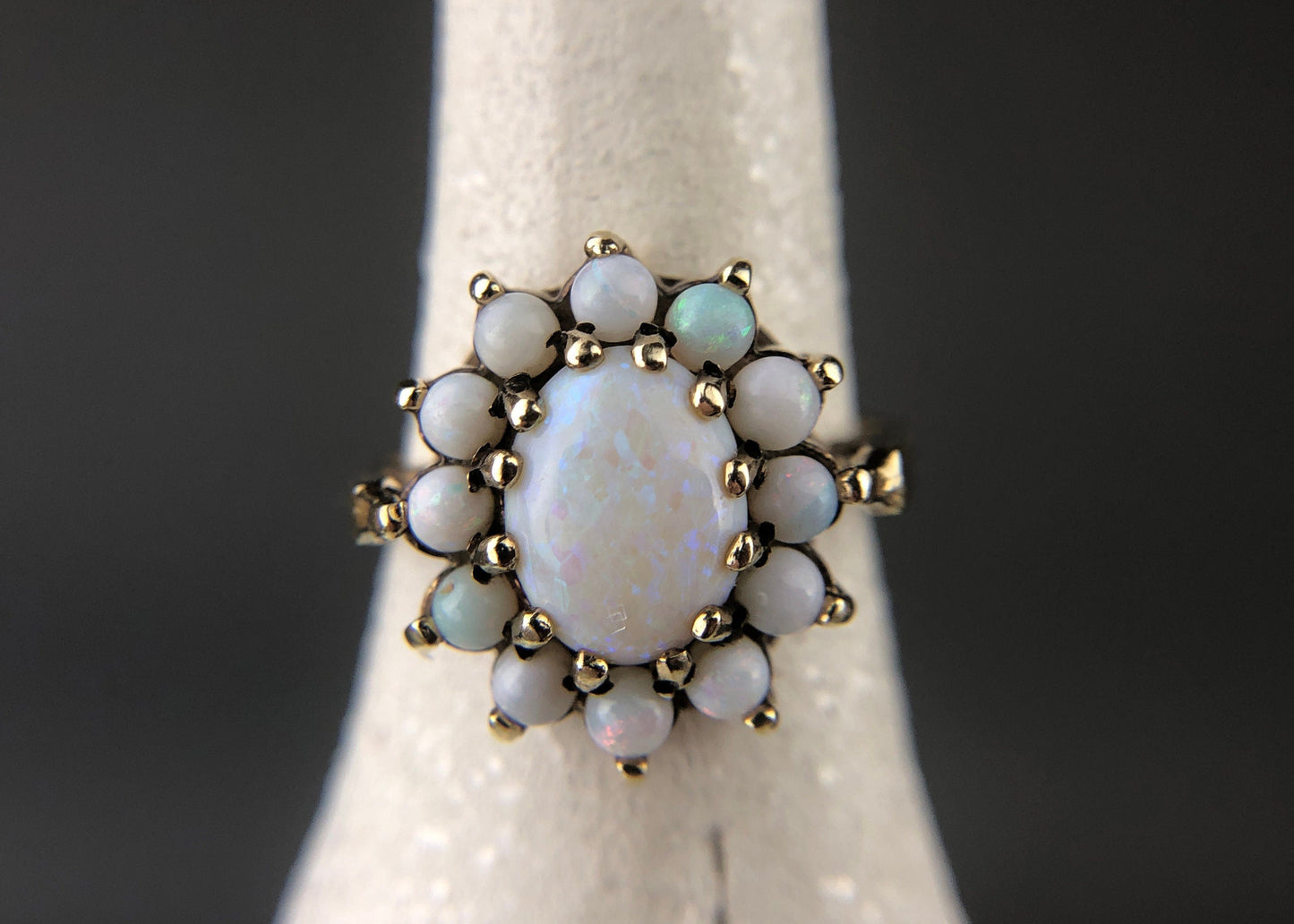 Vintage 10k Gold Cluster Ring with 13 Opal Stones.