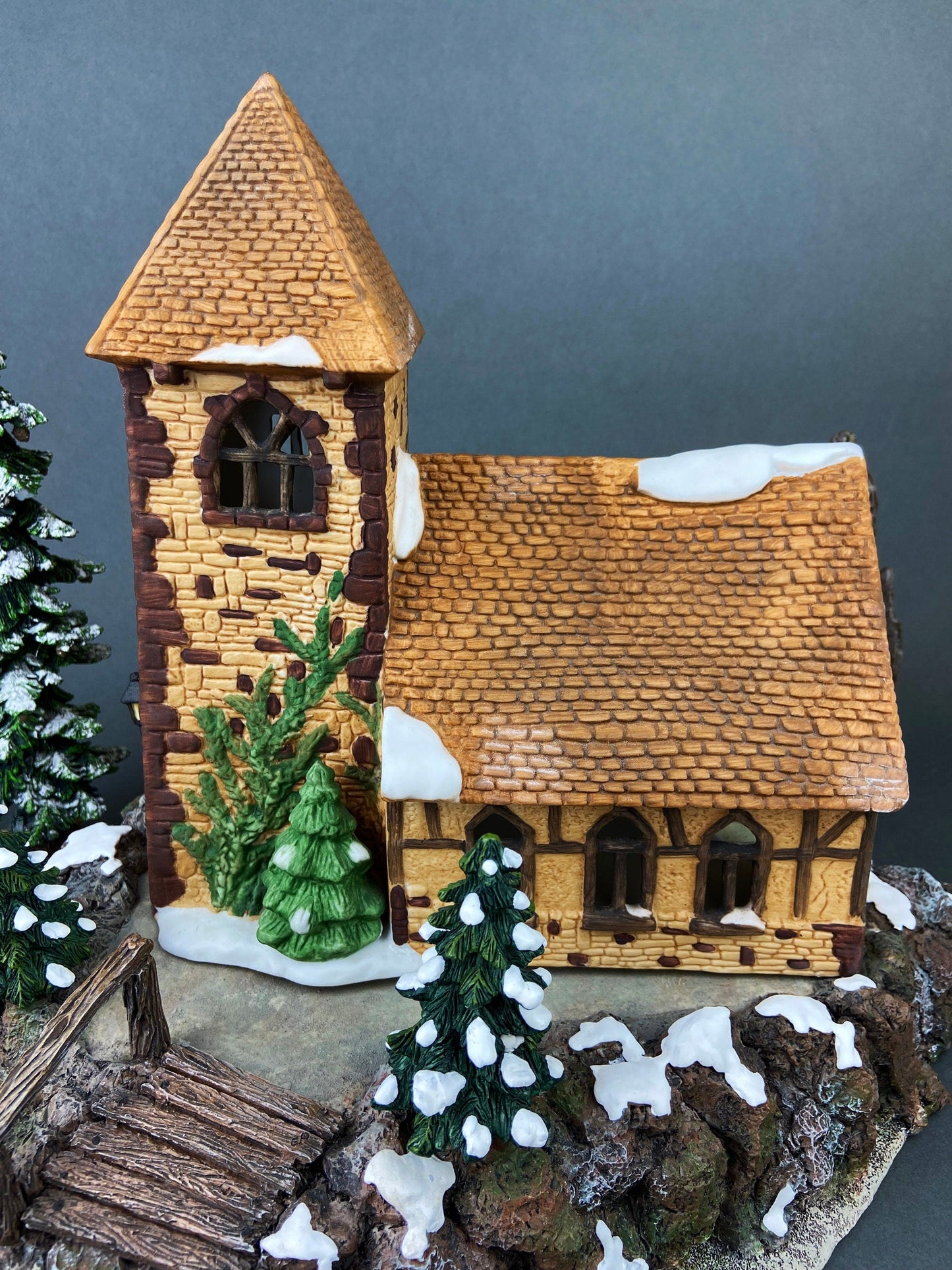 Department 56 Dickens Village Illuminated Church Christmas Village House