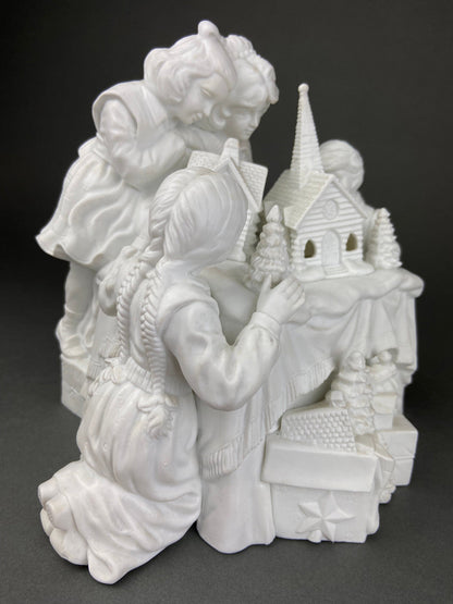 Dept. 56 Christmas Figurine: Illuminated Porcelain Family Tradition Night Light