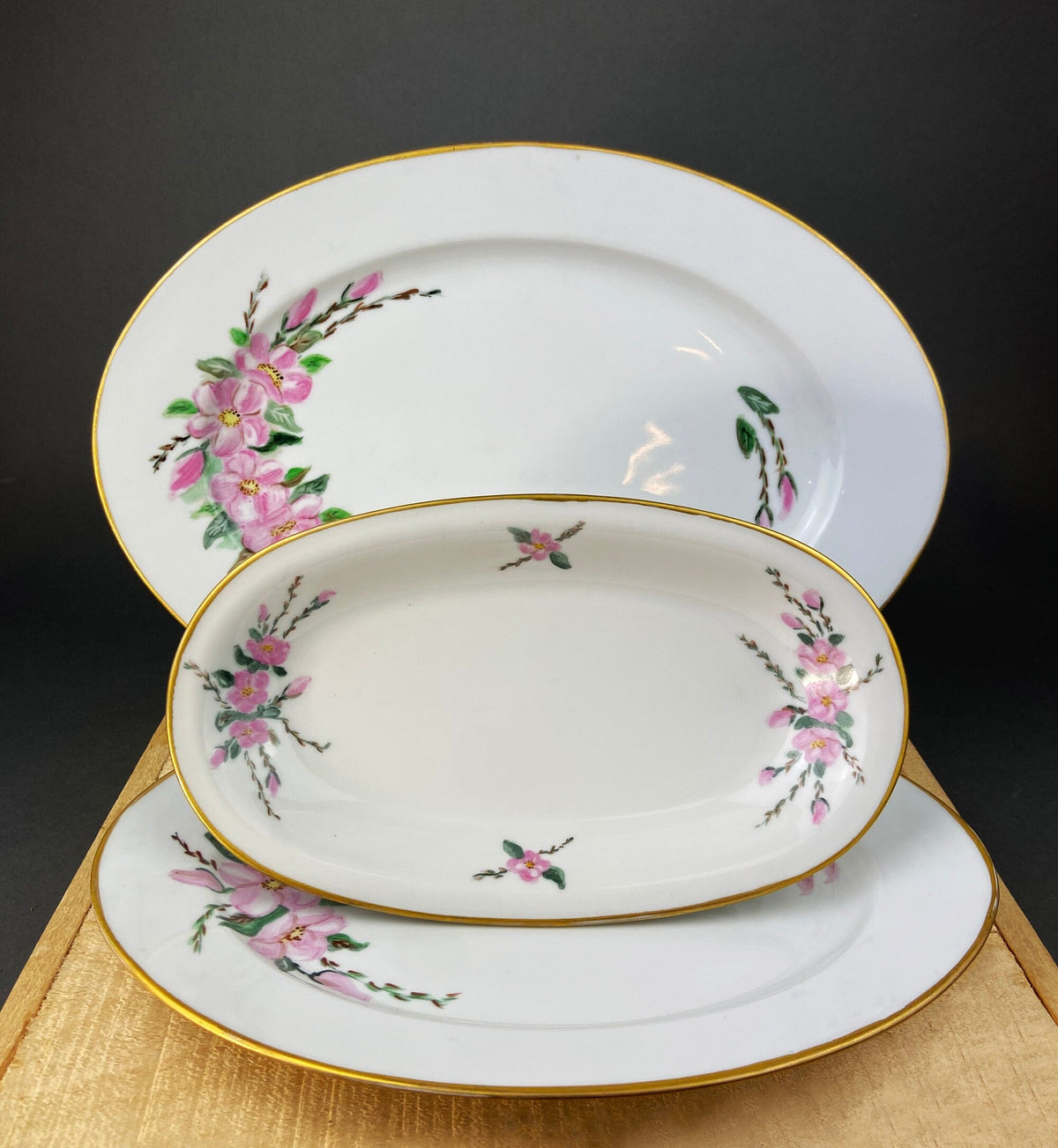 Eschenbach Baronet China Serving Set. Sauce Boat, Three Oval Platters, Egg Cup and Four Shakers with Tray. Germany. Holiday Celebration.