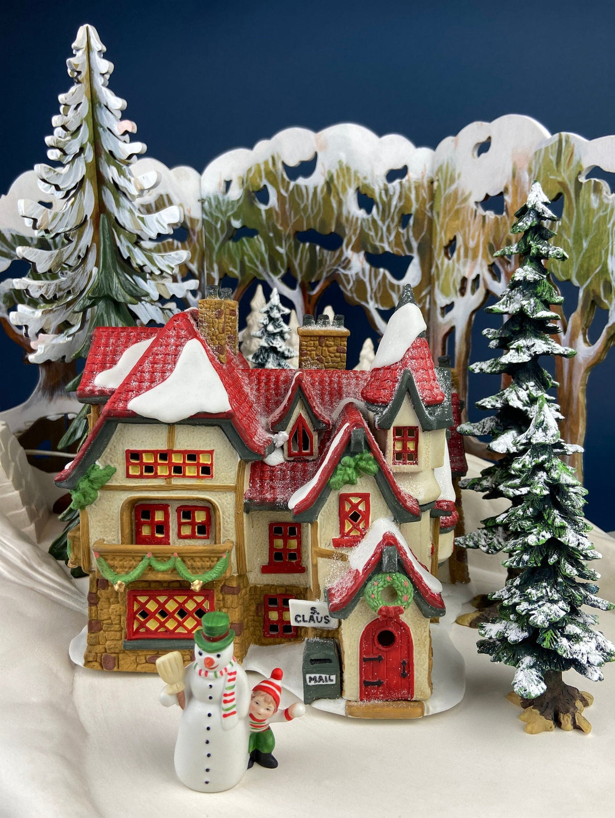 Dept. 56. Elves Bunkhouse.  Illuminated Christmas Village Porcelain House. North Pole Series. Holiday Decor.