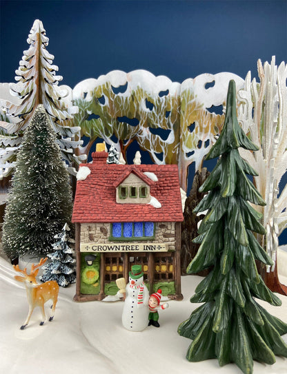 Crowntree Inn Christmas Village House by Dept 56.  Illuminated  Dickens Village Series. Made in Taiwan. Christmas Village/Diorama.