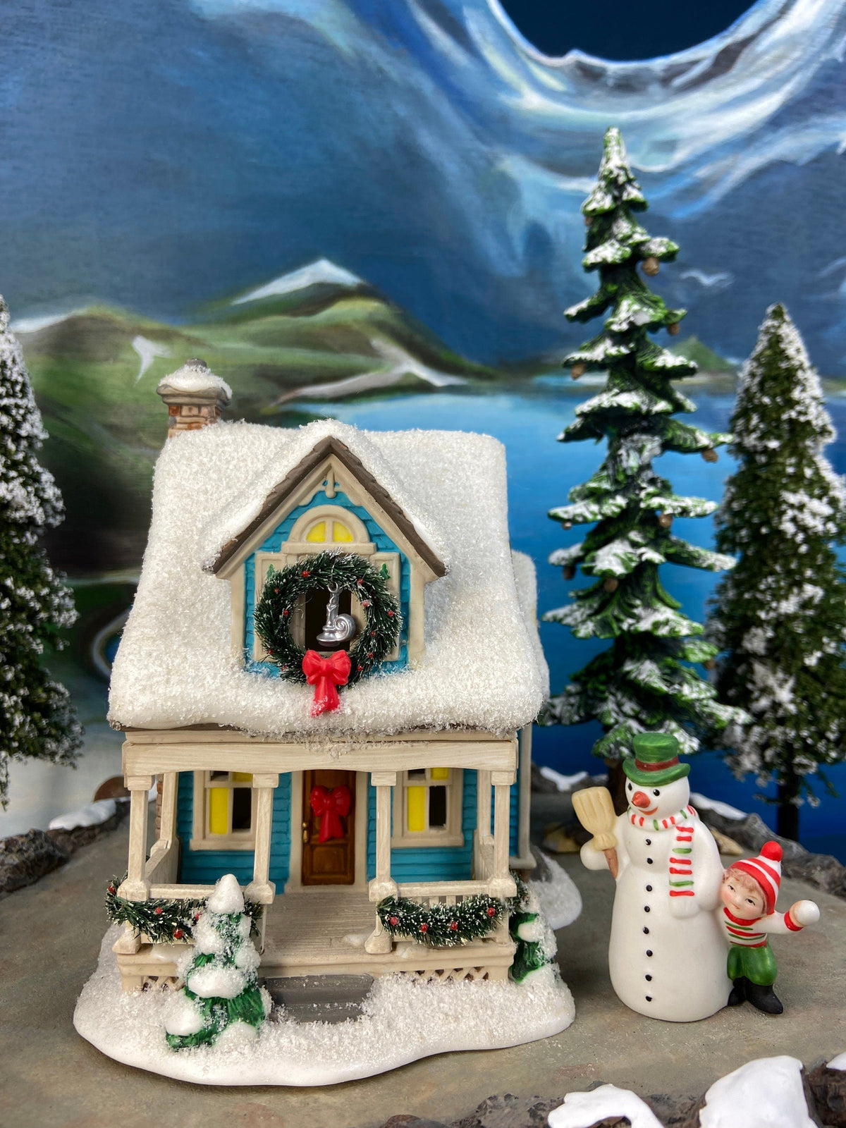 The City Globe Publishing by Department 56.  Illuminated Christmas Village House. Christmas in the City Series. Hand-Painted Porcelain.