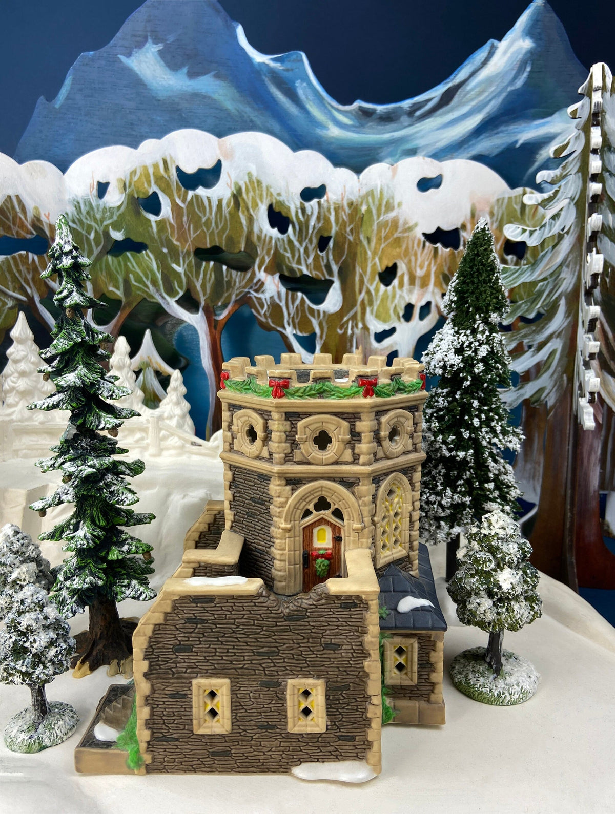 Dept 56 Christmas Village. Illuminated Gunnersbury Park Folly. Dickens Village Series. Limited Edition 30105.