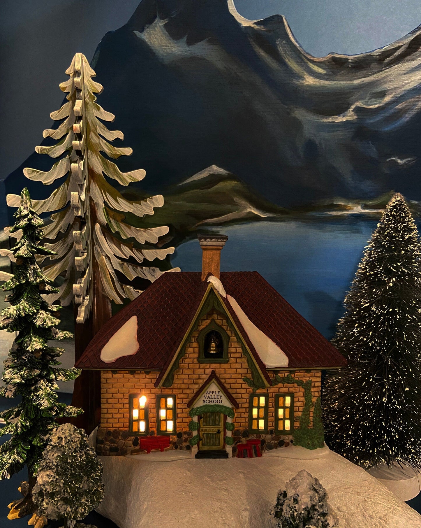 Department 56 Apple Valley School, New England Village Series