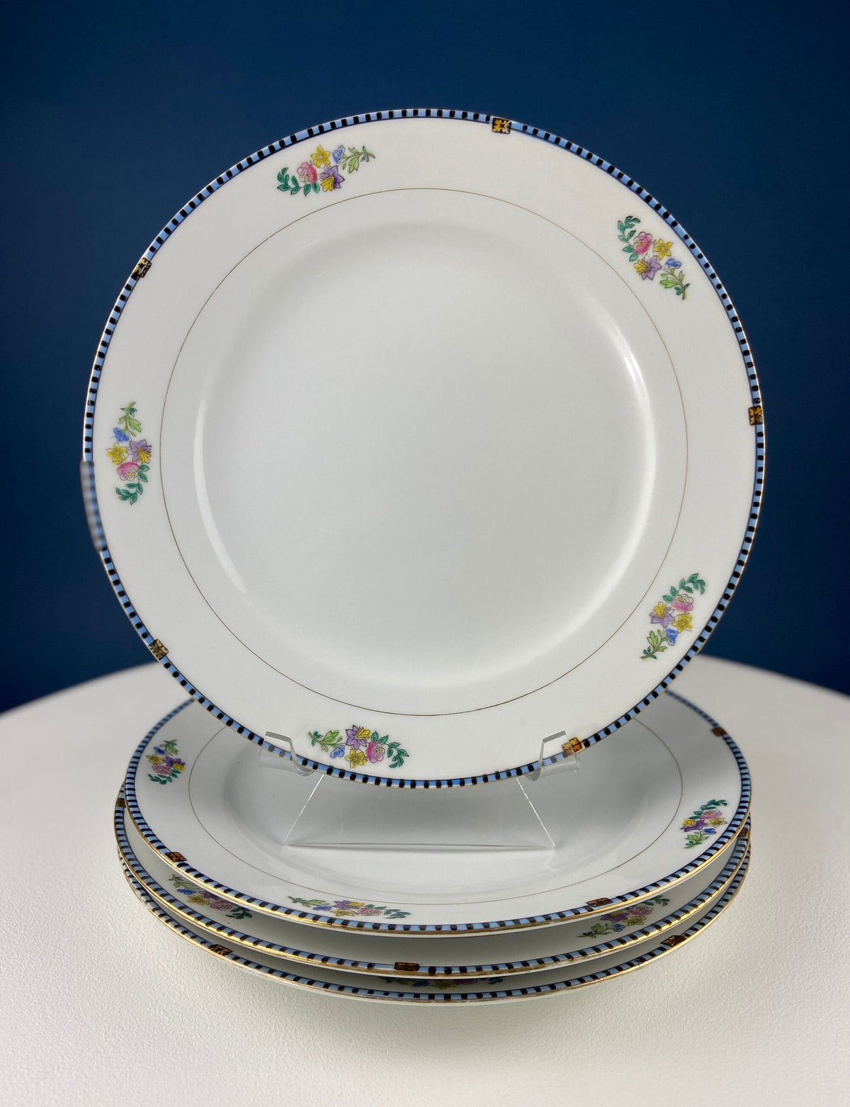 Noritake Dinner Set. Sheridan U.S. Design. 4 Dinner Plates, Large Oval Serving Bowl, 8 Cups & Saucers. Classic Minimal Look.