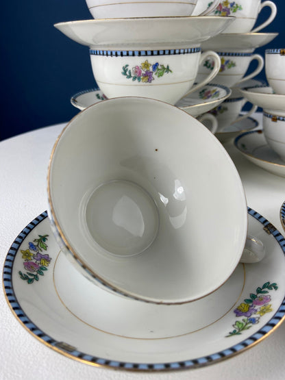 Noritake Dinner Set. Sheridan U.S. Design. 4 Dinner Plates, Large Oval Serving Bowl, 8 Cups & Saucers. Classic Minimal Look.