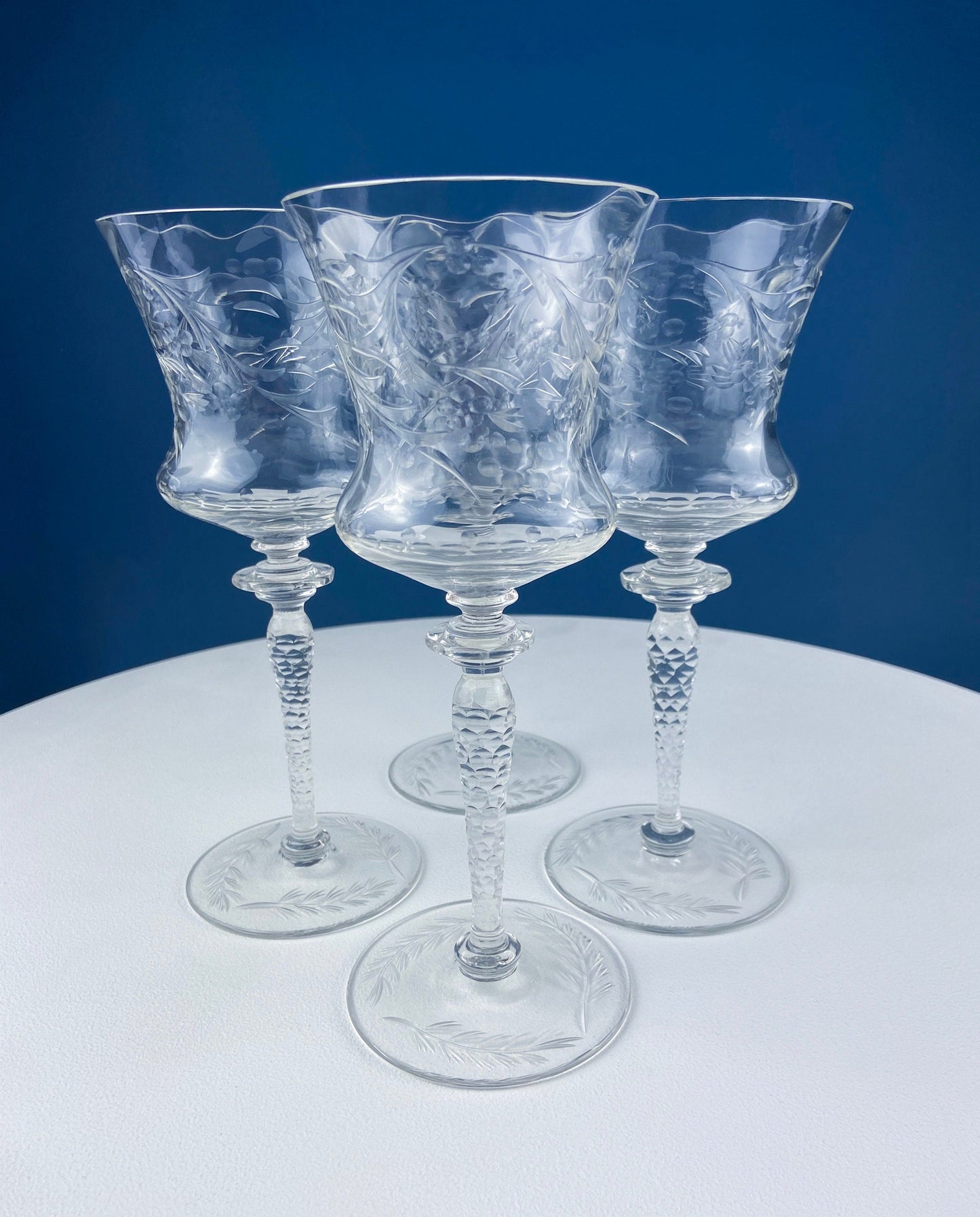 Vintage Champagne Tall Sherbets by Newton Crystal Co. 3365-3. Blown Glass. Swirl Optic & Cut Floral Motif. Set of 4 Glasses. Wedding Gift.