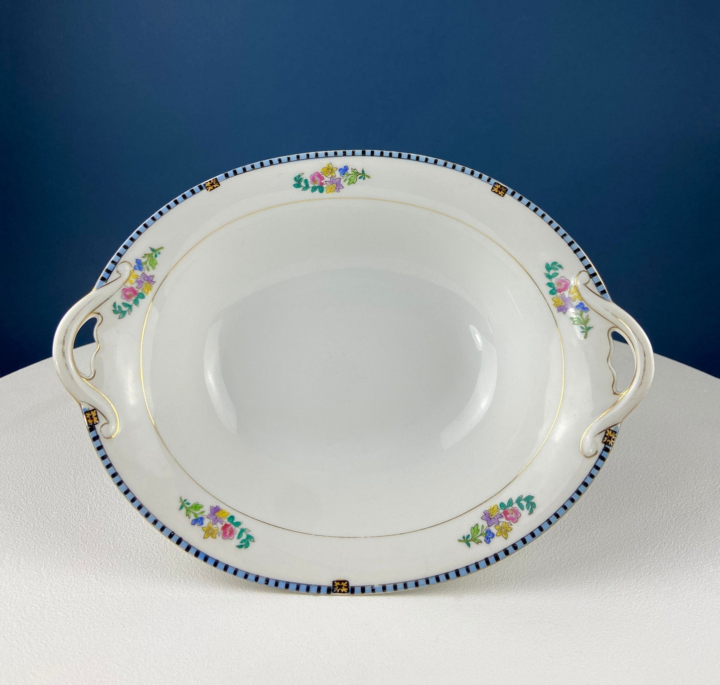 Noritake Dinner Set. Sheridan U.S. Design. 4 Dinner Plates, Large Oval Serving Bowl, 8 Cups & Saucers. Classic Minimal Look.