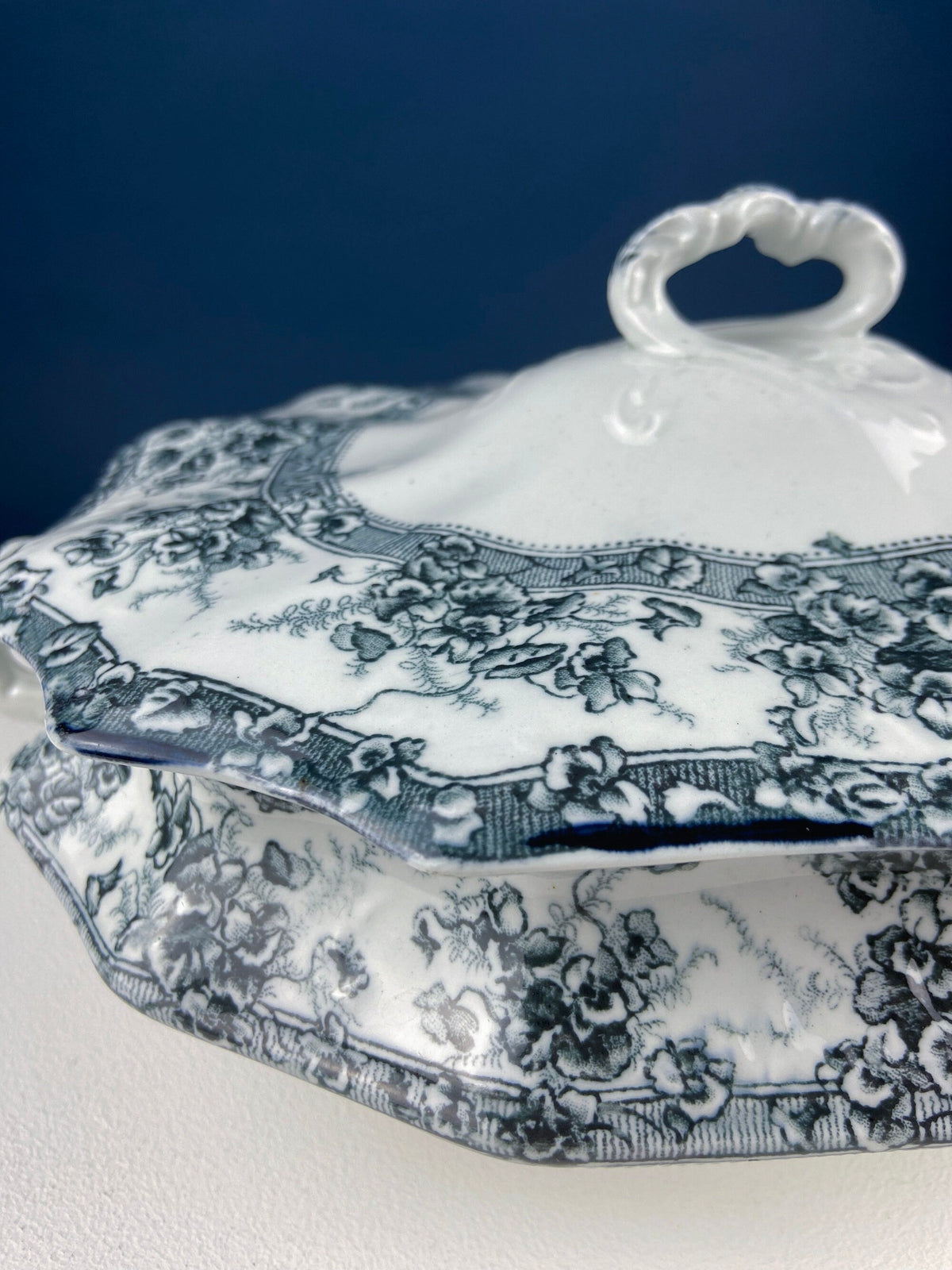 Antique Wedgwood Porcelain Tureen. Oval Soup Serving Dish with Black/White Motifs and Reliefs. Scalloped Edges. Family Dining. Holiday.