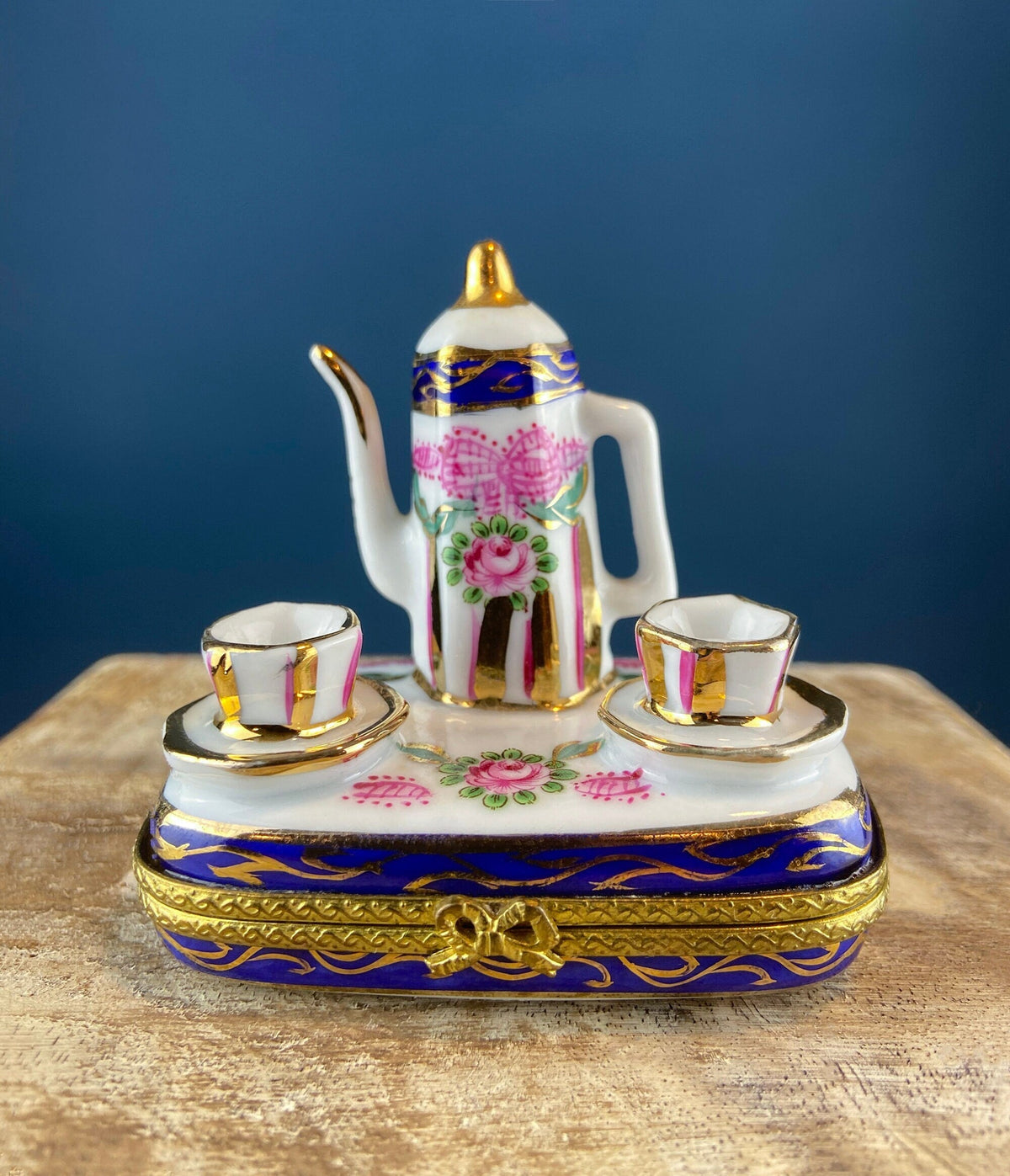 Loveseat Miniature Porcelain Limoges Box. Highly Collectible Pill, Trinket, Ring Box. Gift for Him or Her Couch Potato Partner Couple.