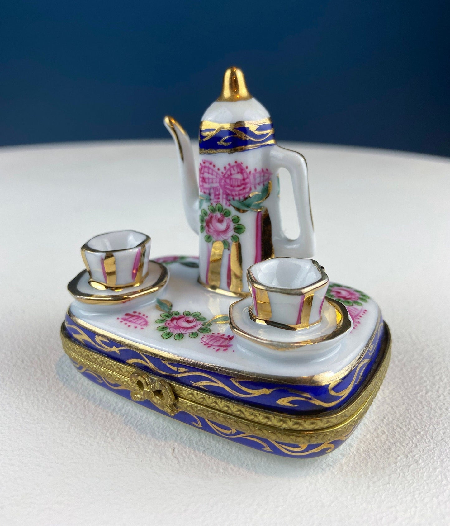 Golf Club Bag Collectible Porcelain Limoges Box.  Miniature Hand Painted Pill or Trinket Box. Gift for Golfing Dad, Buddy, Him Her.