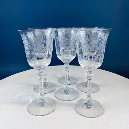 Daisy Motif Wine Goblets. Set of 5 Timeless Glasses. Dining Room Table Decor. Modern Farmhouse. Collectible Glassware. Gift for Him or Her.