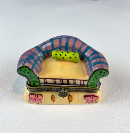 Sweet Bread Collectible Porcelain Limoges Box. Miniature Hand Painted Pill, Trinket or Ring Box. Knife Closure. Gift for Mom, Grandma Baker.