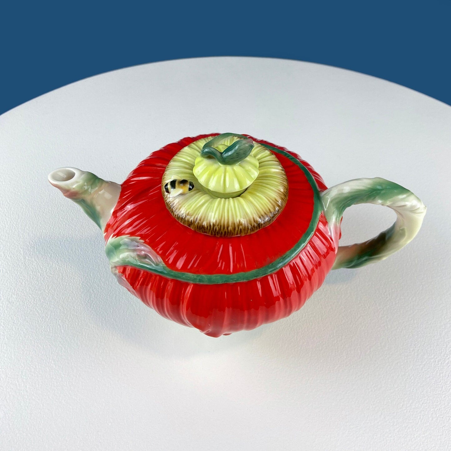 Cute Red Poppy Shaped Tea Pot. Bee Sitting on Lid. Modern Farmhouse. Gift for Tea Lover. Wedding Registry. Spring Celebration. Collectible.