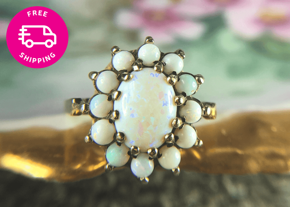 Vintage 10k Gold Cluster Ring with 13 Opal Stones.