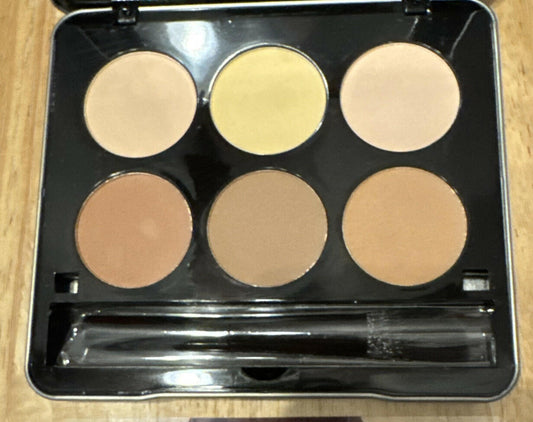NEW Sealed Love Me Makeover Essentials Contour Kit